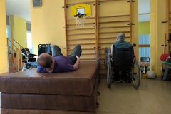 Ćwiczenia w sali do rehabilitacji